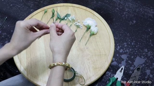 Flowers Arrangement Tutorial l Lysianthus Bridal Hair Accessories ดอกไม้ติดผมเจ้าสาวดอกไลแซนธัส смотреть онлайн