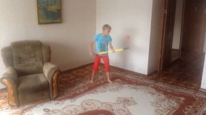 Трюки клюшкой для флорбола с мячом.