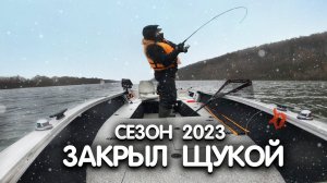 НИКОГДА НЕ ЗНАЕШЬ чем закончится сезон... Простая рыбалка на спиннинг с лодки. Кручу катю ловлю рыбу