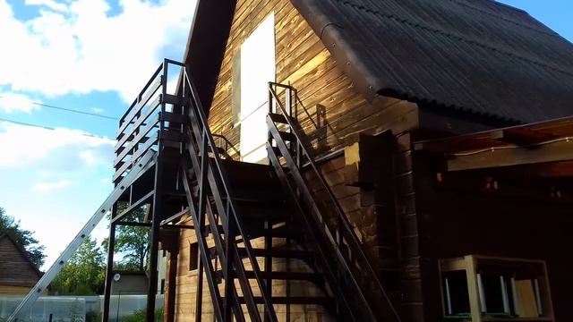 Балкон с лестницей на даче смотреть онлайн
