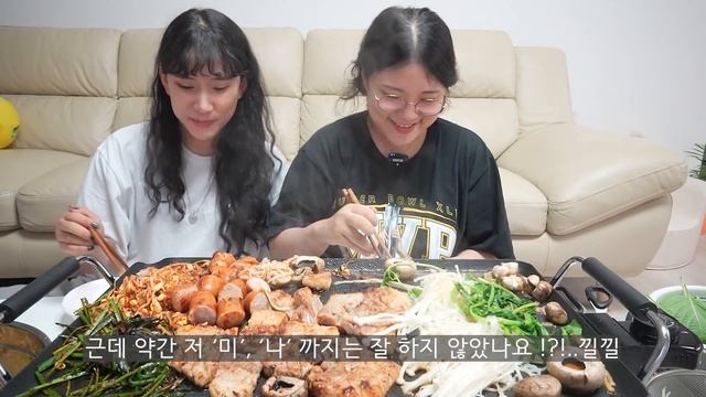 SUB)먹방브이로그)맘스터치닭강정,치즈홀릭버거,삼겹살,소고기,닭갈비,박막례할머니국수,라면,등촌칼국수,잡채밥,꿔바로우,짜장,칙촉위즐,마카롱아이스크림,빌리엔젤케이크,과자,폭식VLOG