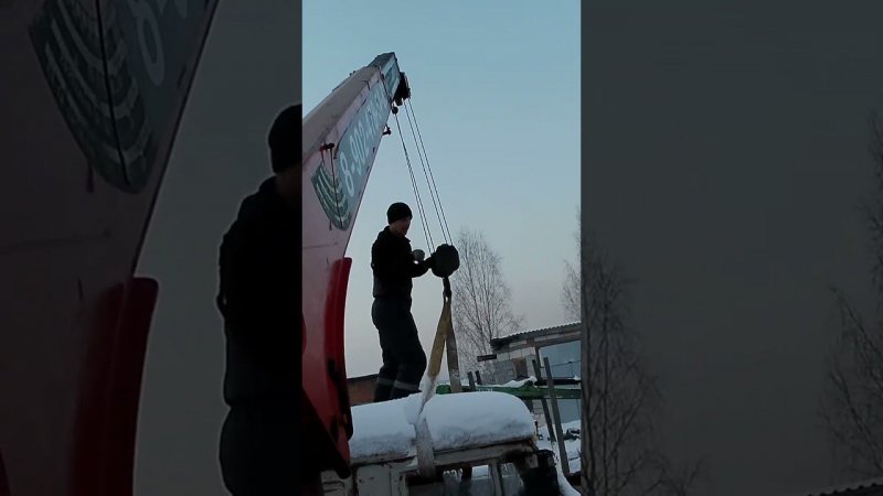 Манипулятором зил 131 кму снимаю аварийную кабину! #зил131дизель