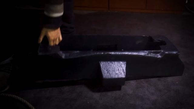 아이폰12 케이스를 만들기 위해 복원한 50년 된 기계 смотреть онлайн