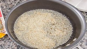 Салат с киноа и помидорами