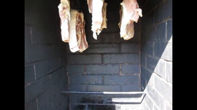 копчение мяса в кирпичной коптильне