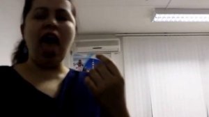 Урок вокала с ученицей. Серединные переходные ноты, распевка с высунутым языком, снятие зажима.