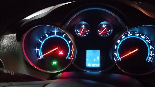 При работающем двигателе Тахометр в нуле Шероле Круз 1.6 механика смотреть онлайн