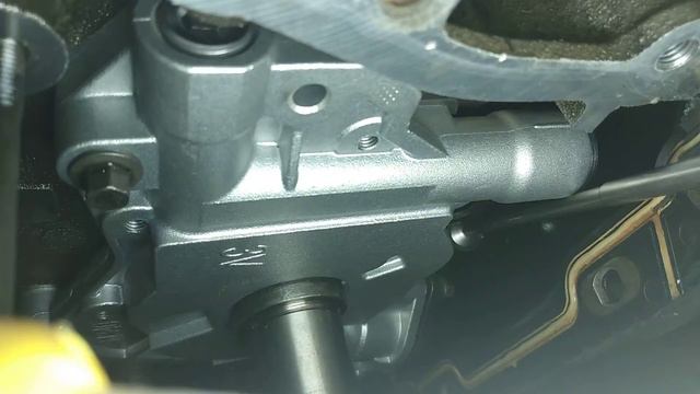 06 4.6L 3v Mustang Oil Pump Pickup Bolt Removal Tips. Video 5 смотреть онлайн