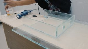 Перелив в аквариуме.  Внешняя переливная колонка для экономии места