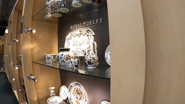 Visit to the Royal Delft blue pottery factory смотреть онлайн