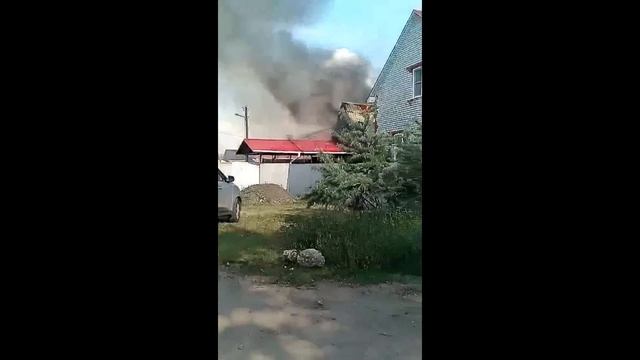 Горит цыганский дом в Воронеже