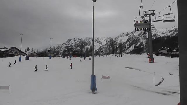 Роза Хутор. Учебная трасса. Посадка на подъемник Шале. Красотааааа