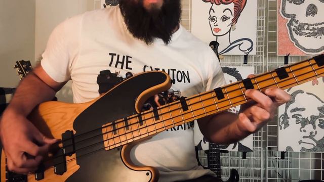 1 Minute Bass Lesson: Using Triad Shapes to Play Chords смотреть онлайн