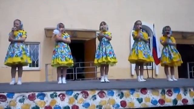 Песня: Хорошо в деревне жить хорошо