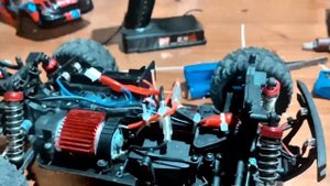 САМОДЕЛЬНАЯ АКБ ДЛЯ МАШИНКИ НА ПУЛЬТЕ  УПРАВЛЕНИЯ