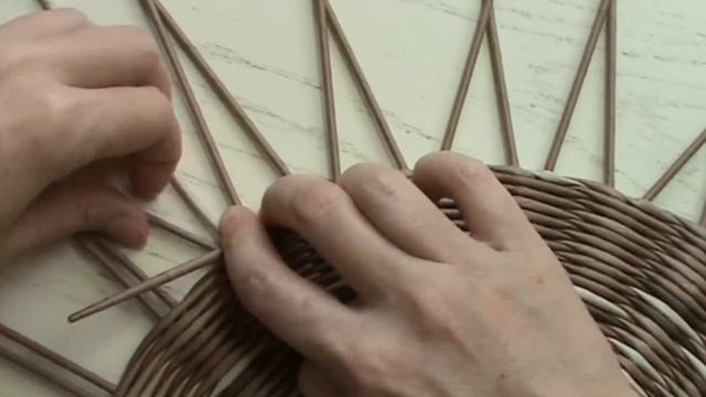 Круглый поднос / Плетение из бумажной лозы