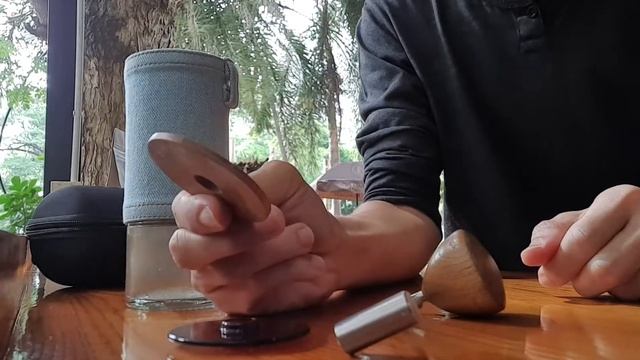 วิธีถอดฝาปิดคอมแมนแดนเต้ // How to remove lid of Comandante C40 Coffee Grinder смотреть онлайн