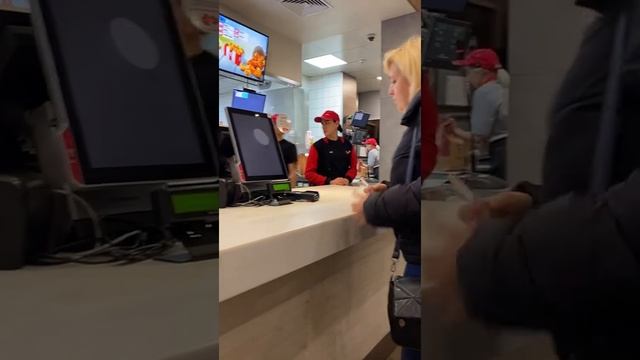 KFC покупаем. картошку фри и наггетсы #кфс #матвей #картошкафри #наггетсы