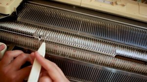 Резинка 2х2 на вязальной машине | Переход от глади к резинке