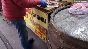 ПРИВОЗ. ОДЕССА. ЛИПОВАН ЖАРИТ КАРАСЯ БЕЗ КОСТЕЙ