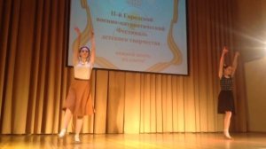 Выступление старшеклассников на военно-патриотическом фестивале