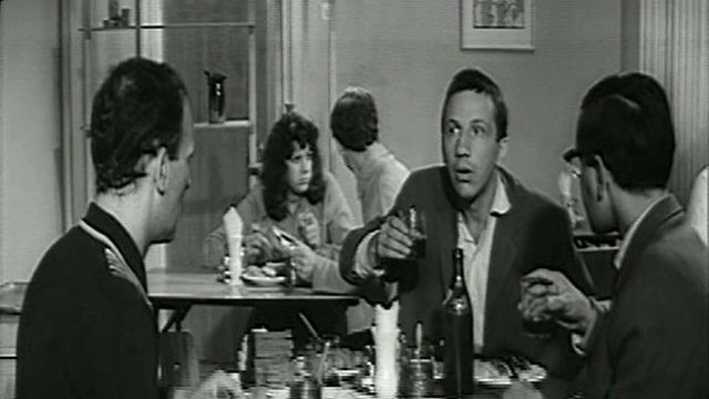 Ну! Чокаться не надо, а то выгонят! смотреть онлайн