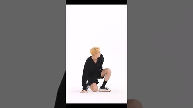 MIRRORED Stray Kids  Thunderous Bangchan focus