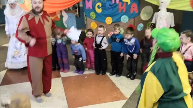 ИГРА НА МАСЛЕНИЦУ ИЛИ ЗИМНИЕ ИГРЫ "КАК НА ТОНЕНЬКИЙ ЛЕДОК" смотреть онлайн