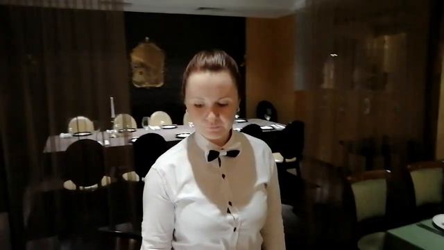 Сервировка круглого стола.