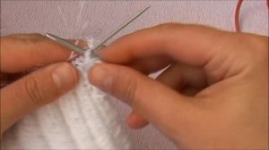 зимняя шапка на девочку 4 -  5 лет.  вязание спицами, травкой