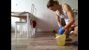 как помыть пол со сломанной ногой