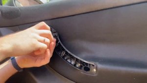 Как снять карту двери сеат леон за пару секунд ! ( Seat Leon )