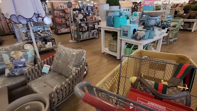 Еду в магазин купить себе подарок . смотреть онлайн