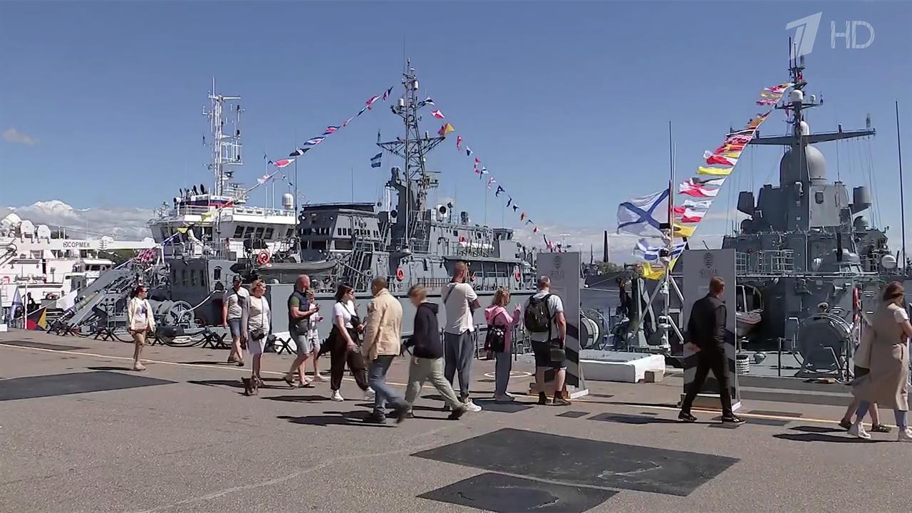 Международный военно-морской салон в Кронштадте открыт для всех желающих