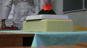 Химический опыт-Вулкан. Горение дихромата аммония