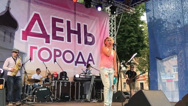 кавер-группа "RadioBand" и певица Джана