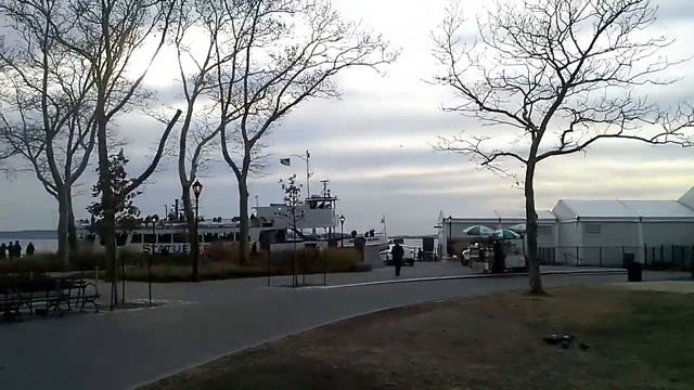 Нью-Йоркская фондовая биржа (NYSE) расположенная на Уолл-Стрит /Бэттери-парк (Battery Park) смотреть онлайн