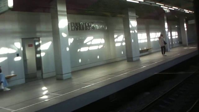 Осенняя природа из окна поезда Замоскворецкой линии - окрестности метро "Технопарк" смотреть онлайн