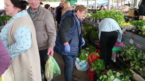 Обзор цветов, цветочных композиций на центральном рынке города Могилёва.