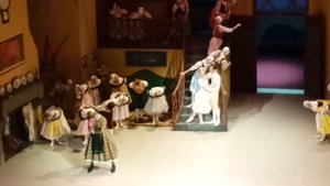 Николай Цискаридце и Анжелина Воронцова в балете "Тщетная предосторожность". Михайловский театр.