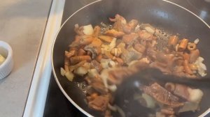 Жареные рыжики с варениками