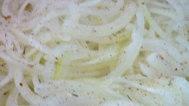 Пирог с сардельками и луком