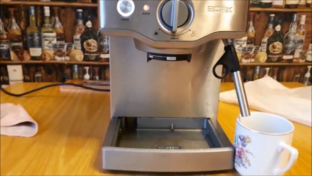 Кофемашина БОРК. пытаюсь разобраться, почему не работает. А в итоге...... смотреть онлайн