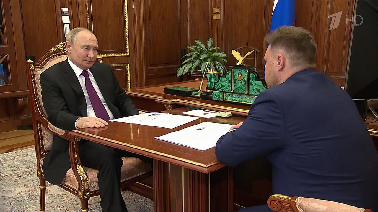 Владимир Путин провел рабочую встречу с гендиректором "РусГидро"
