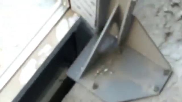 Установка стальных закладных для стеклянных козырьков смотреть онлайн