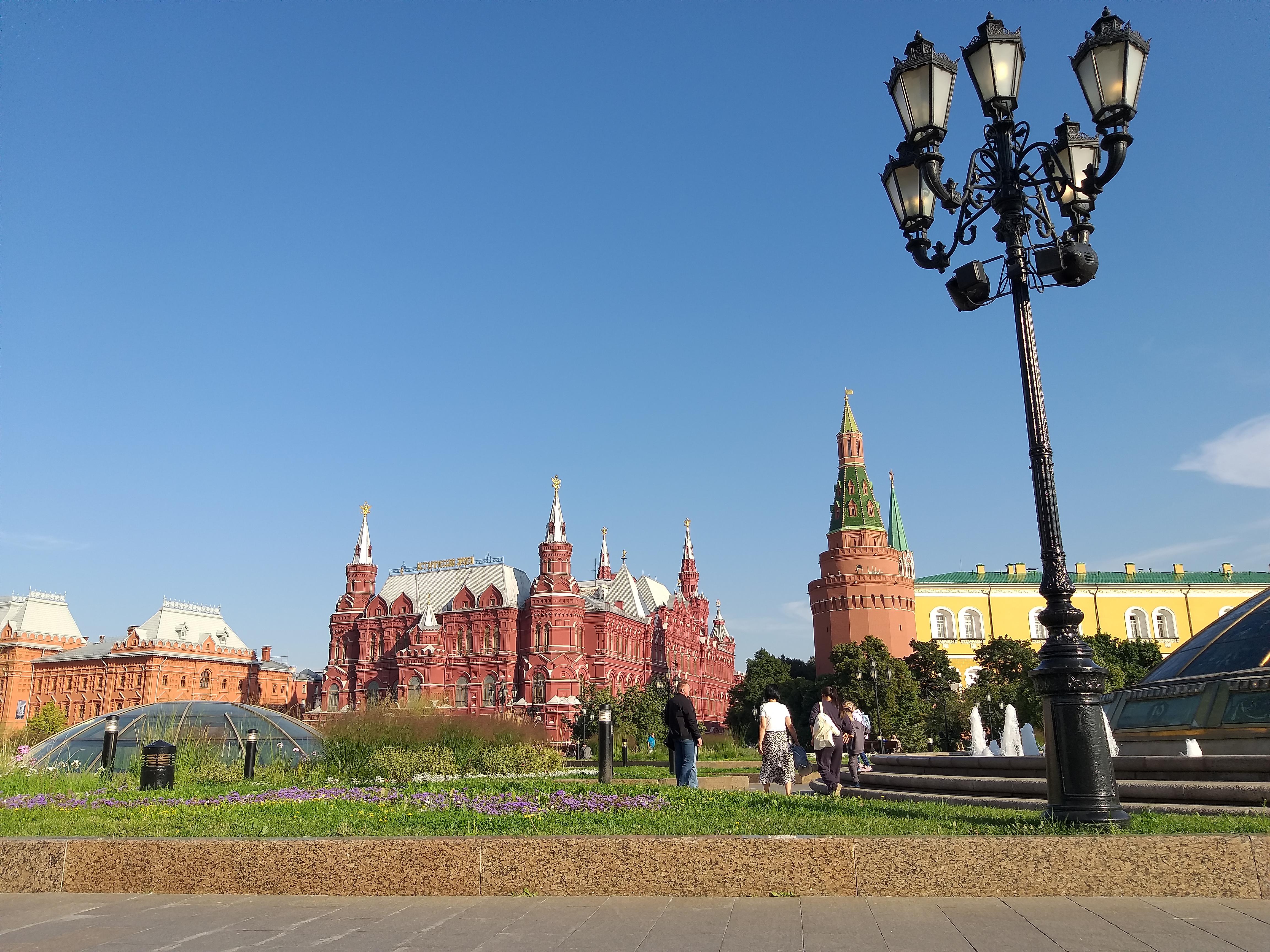 ГУЛЯЕМ ПО МОСКВЕ. КРАСНАЯ ПЛОЩАДЬ - ЗАРЯДЬЕ. ДОКУМЕНТАЛЬНАЯ ХРОНИКА