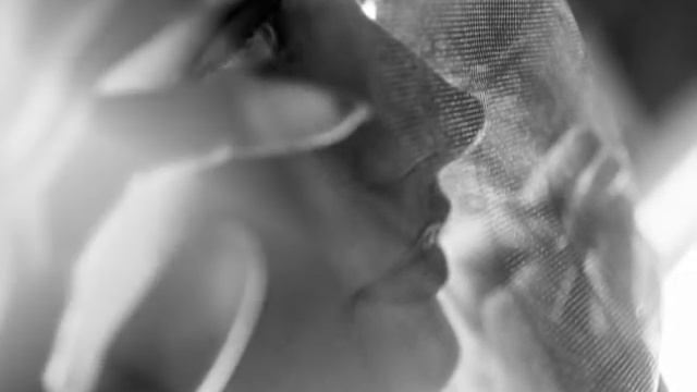 Полмира из любви... смотреть онлайн