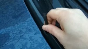 Установка и замена передних форсунок омывателя стекла на Ниссан Тиида Nissan Tiida