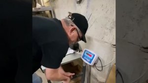 Установка амортизатора капота на УАЗ Patriot