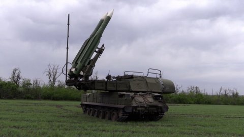 «Сбитых целей уже больше двадцати»: боец расчёта ЗРК «Бук-М1» о поражении ракет и снарядов ВСУ